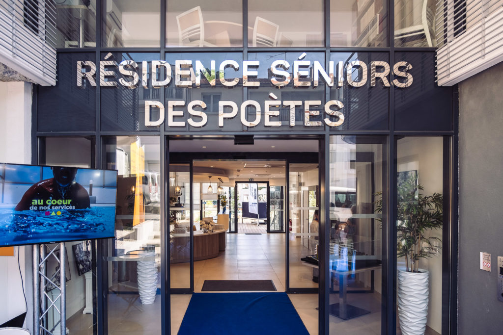 residence-seniors-des-poetes-citivie-beziers-languedoc-roussillon-entree